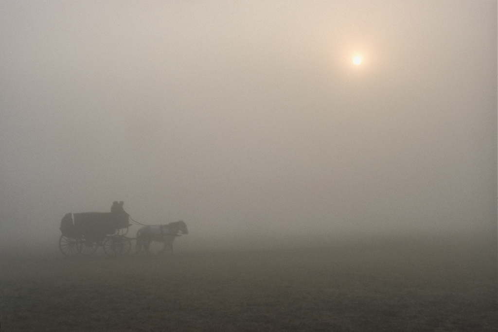 Voiture hippomobile de l’armée népalaise, Tundikhel, Katmandou, février 2000. Série Épiphanies du Quotidien.